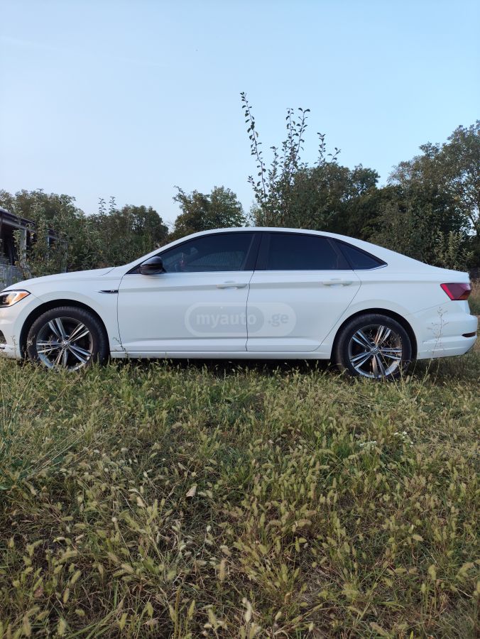 Volkswagen Jetta - фото 1