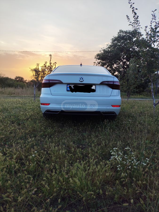 Volkswagen Jetta - фото 2