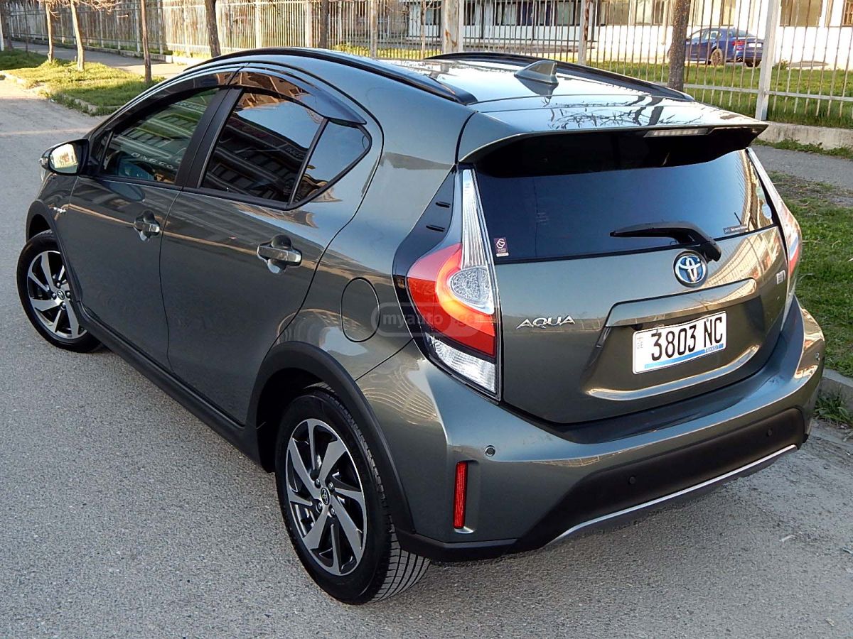 Toyota Aqua - фото 1