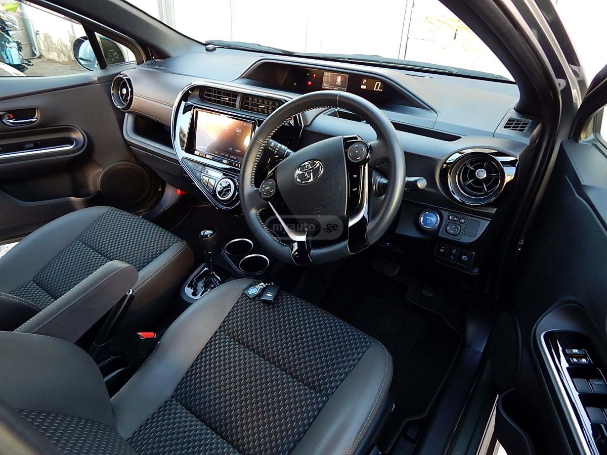 Toyota Aqua - фото 10