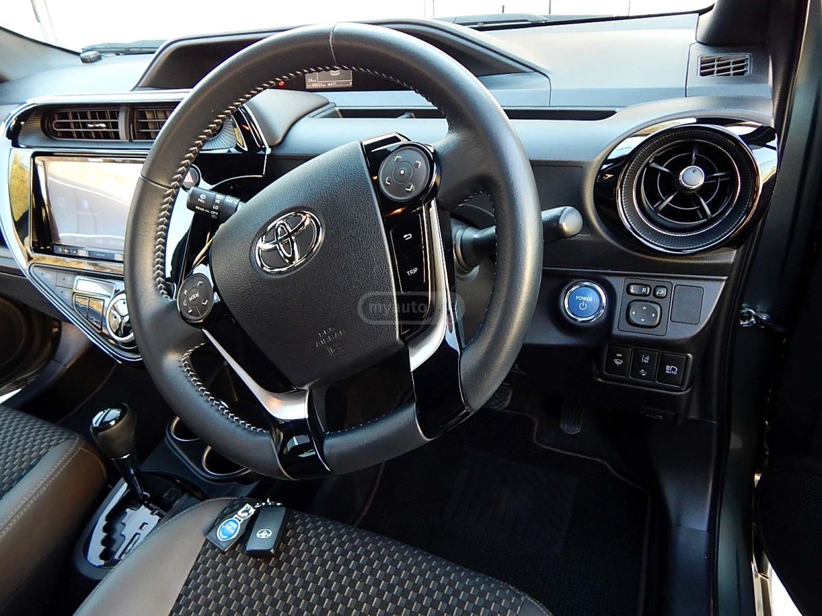 Toyota Aqua - фото 12