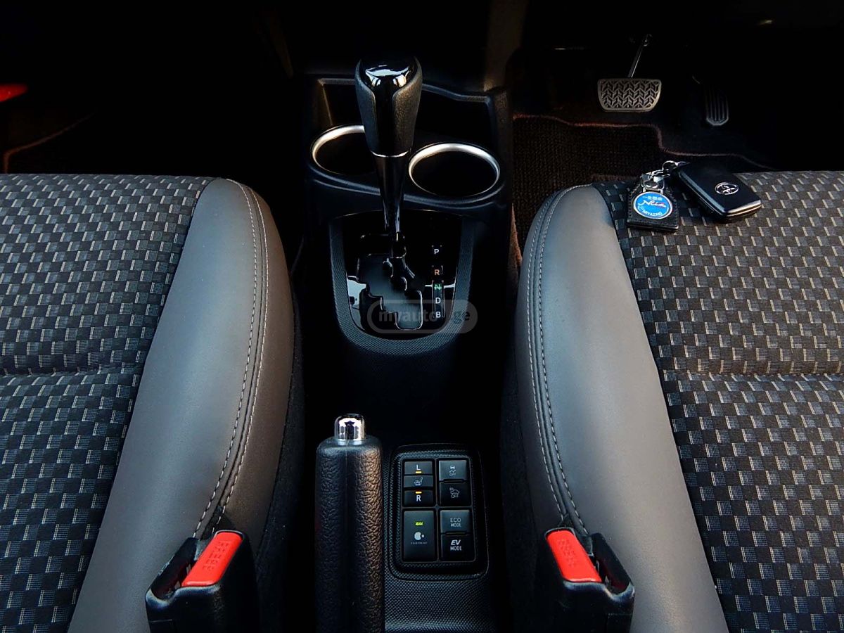 Toyota Aqua - фото 15