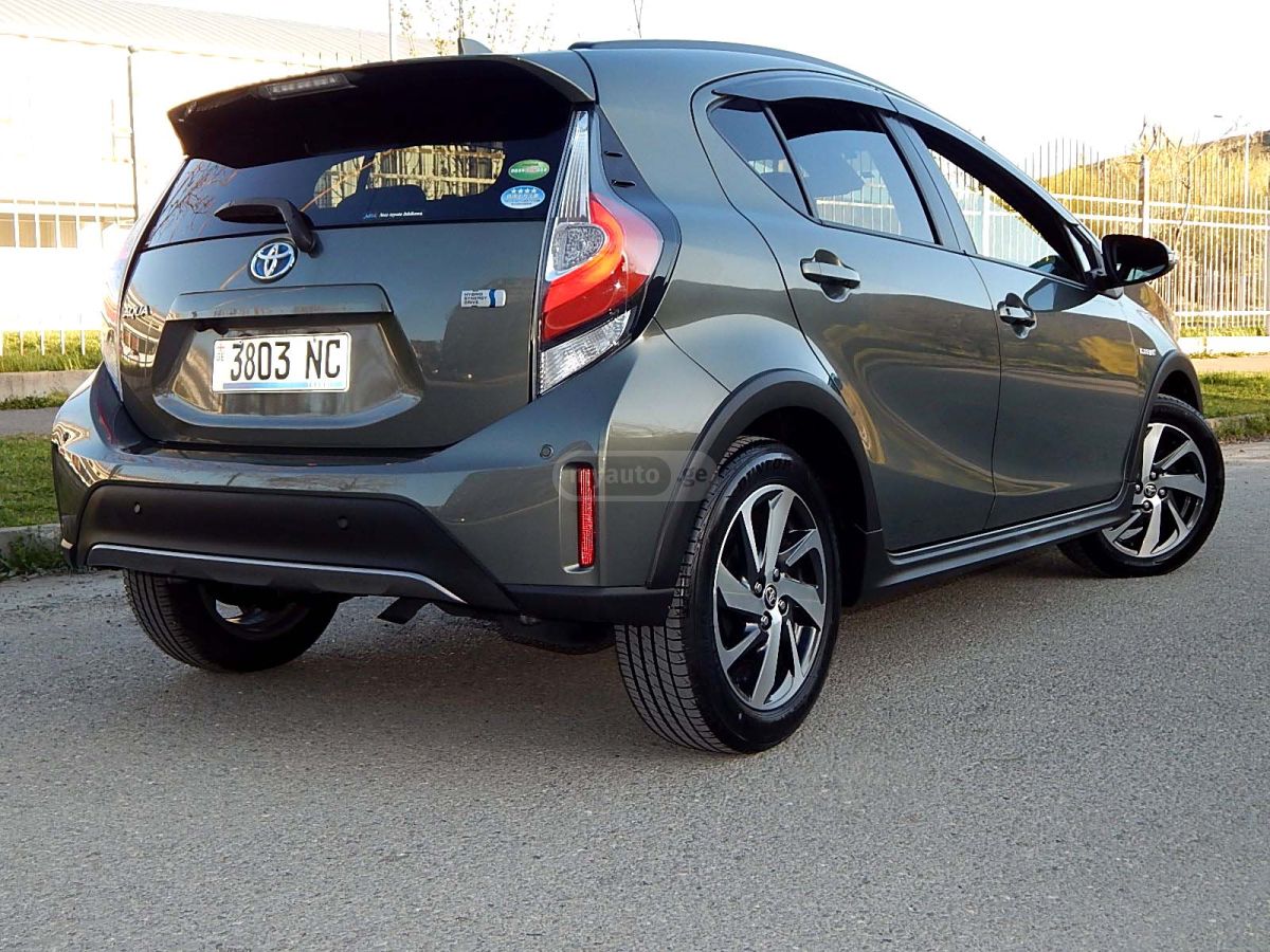 Toyota Aqua - фото 5