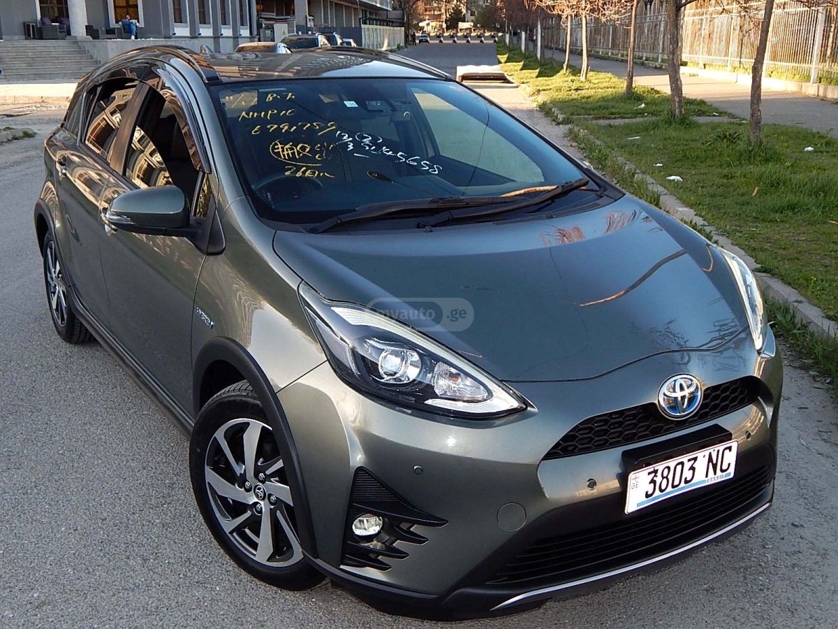 Toyota Aqua - фото 6