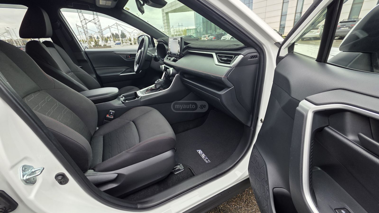 Toyota RAV 4 - фото 12