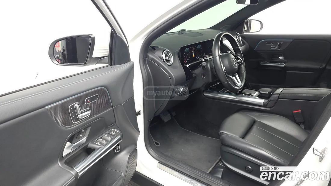 Mercedes-Benz GLA 45 AMG 2021 — миниатюра 11