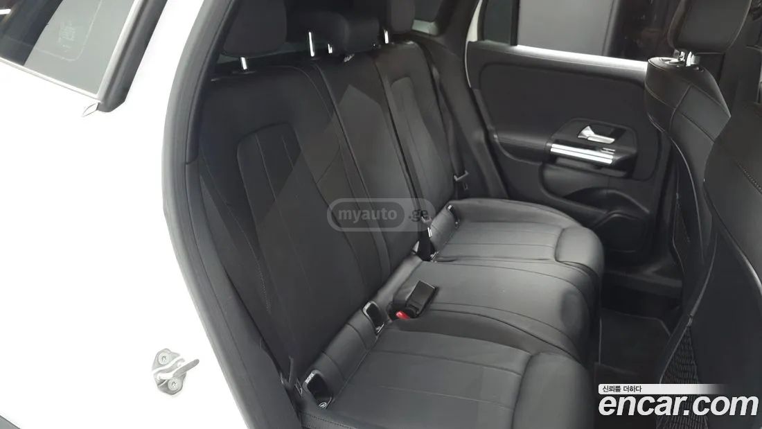 Mercedes-Benz GLA 45 AMG 2021 — миниатюра 12