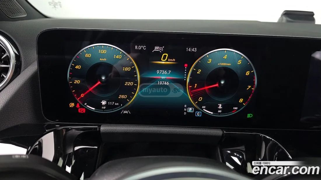 Mercedes-Benz GLA 45 AMG 2021 — миниатюра 8