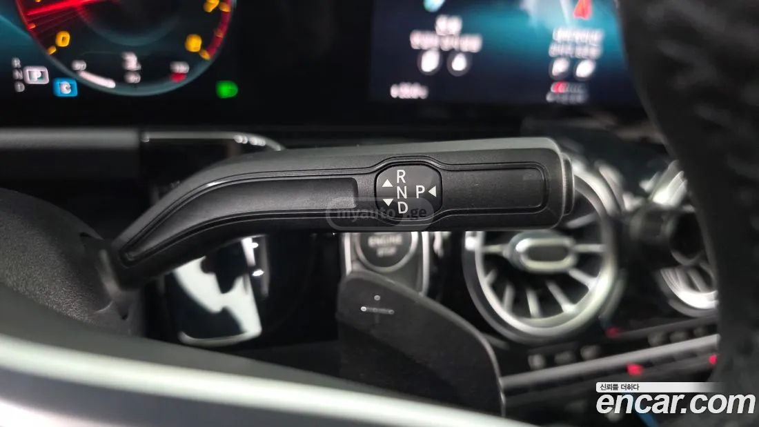 Mercedes-Benz GLA 45 AMG 2021 — миниатюра 9