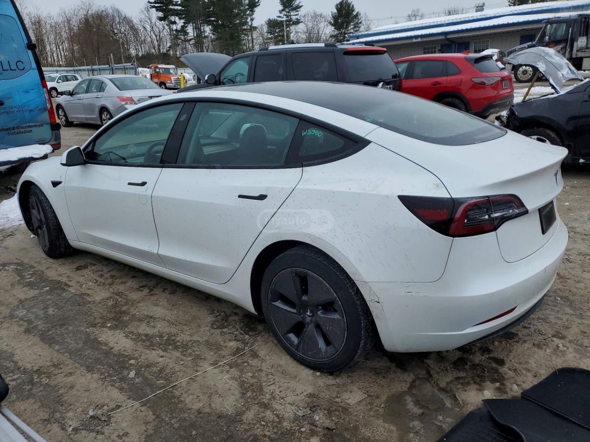 Tesla Model 3 - фото 2