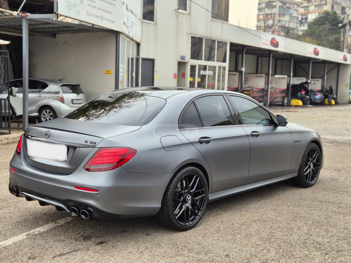 Mercedes-Benz E53 AMG - фото 13