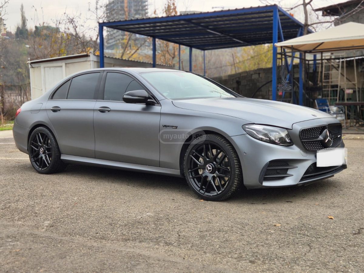 Mercedes-Benz E53 AMG - фото 14