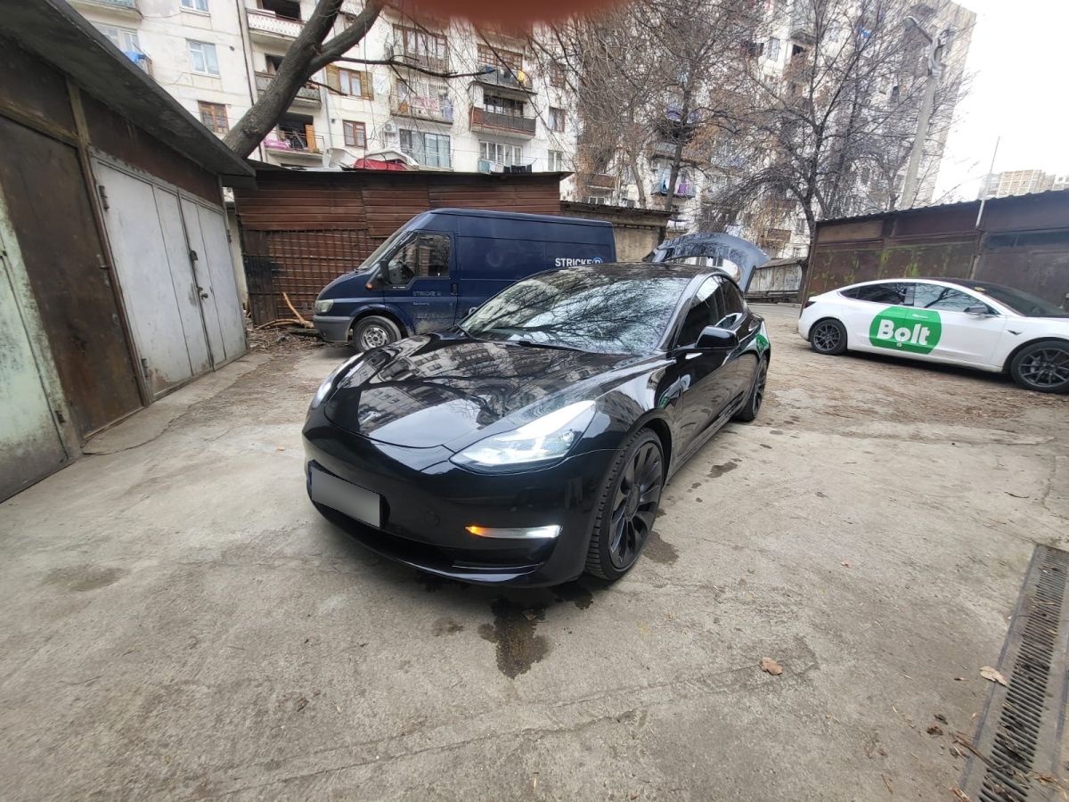 Tesla Model 3 - фото 1