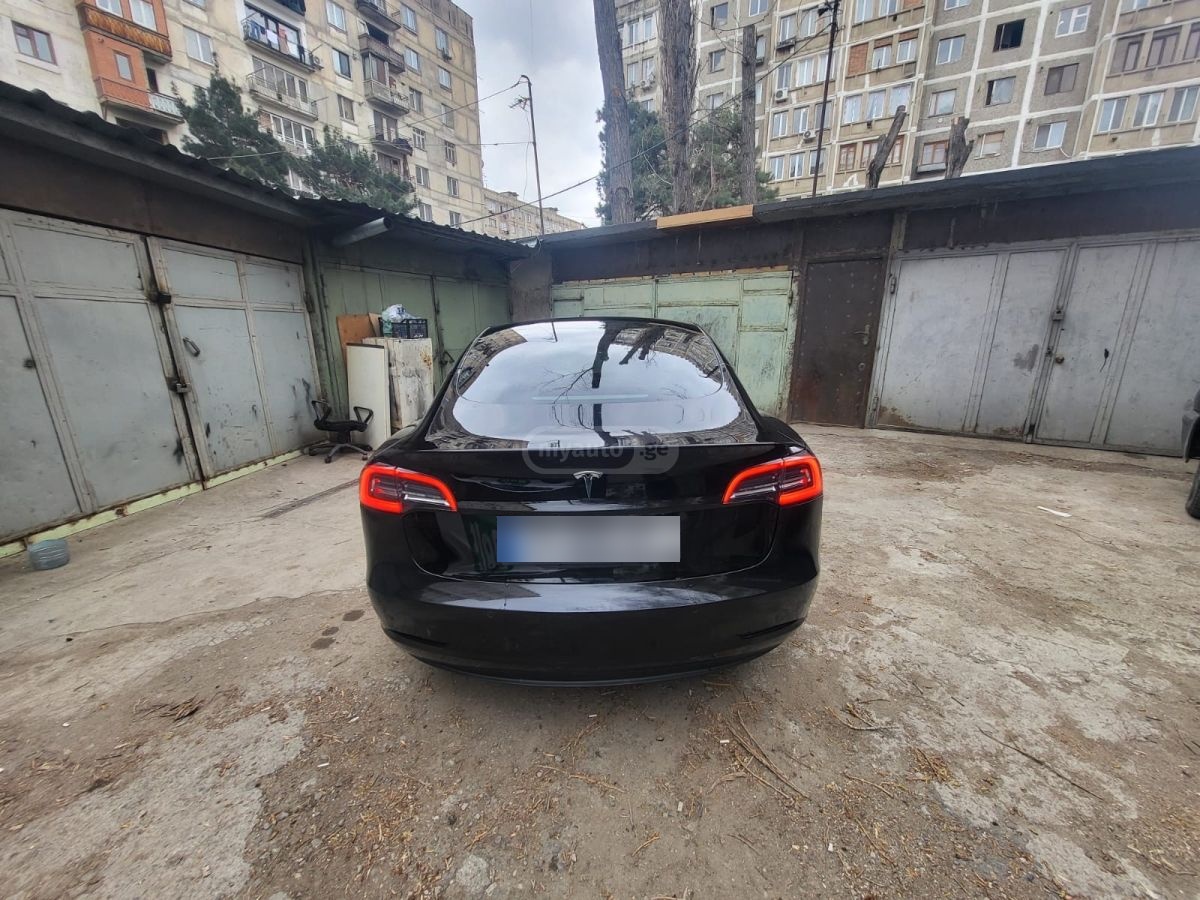 Tesla Model 3 - фото 2