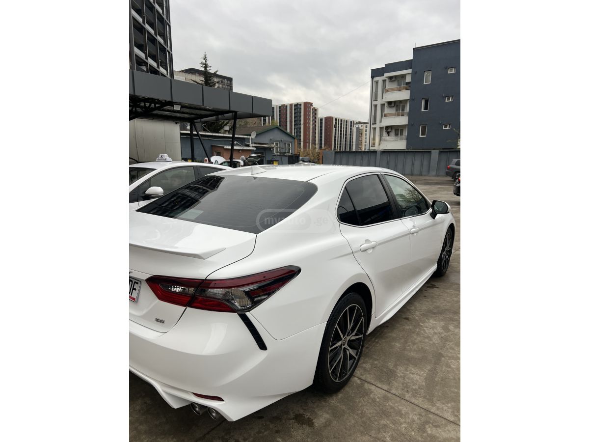 Toyota Camry - фото 4