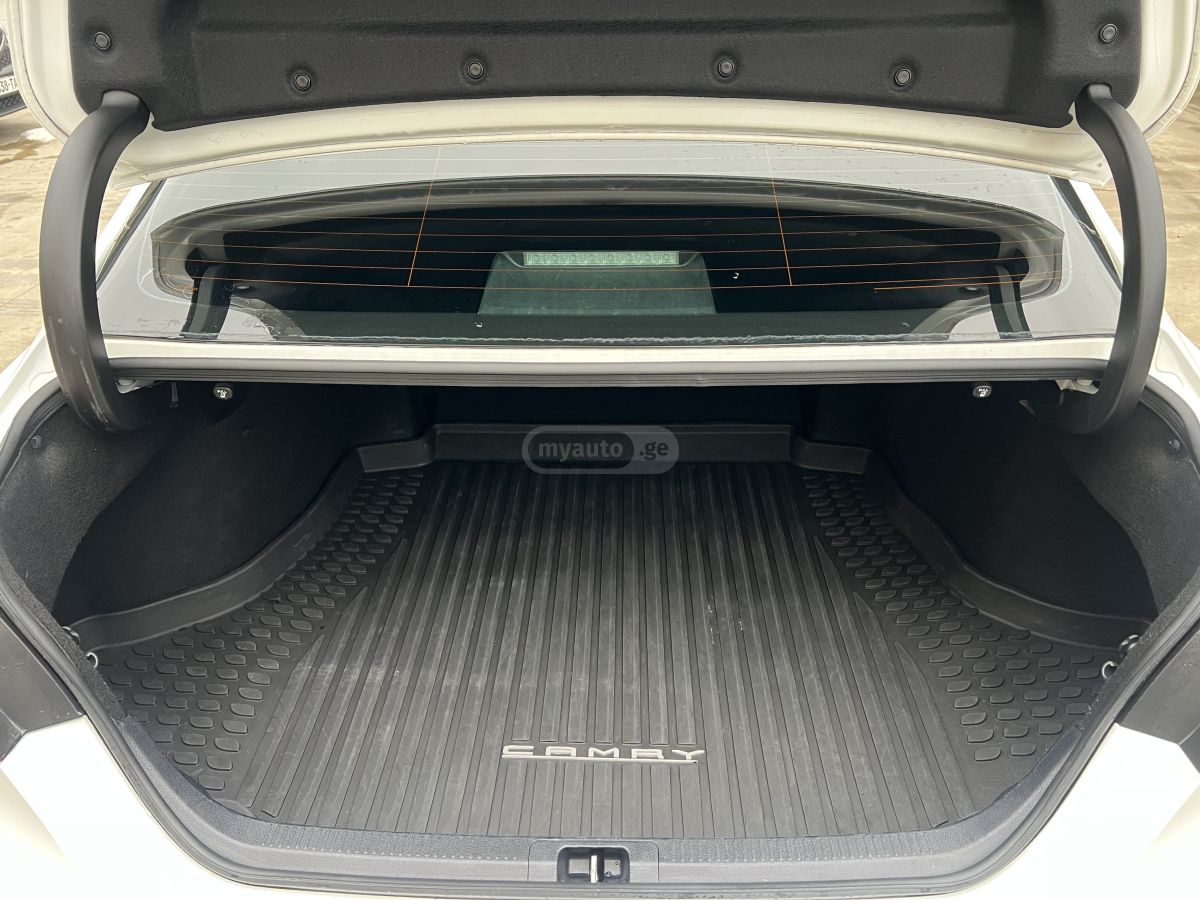 Toyota Camry - фото 6