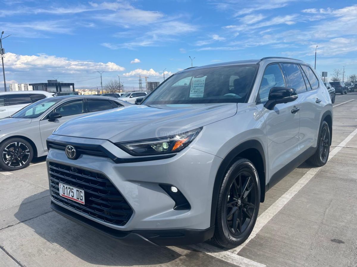 Toyota Grand Highlander - фото 1