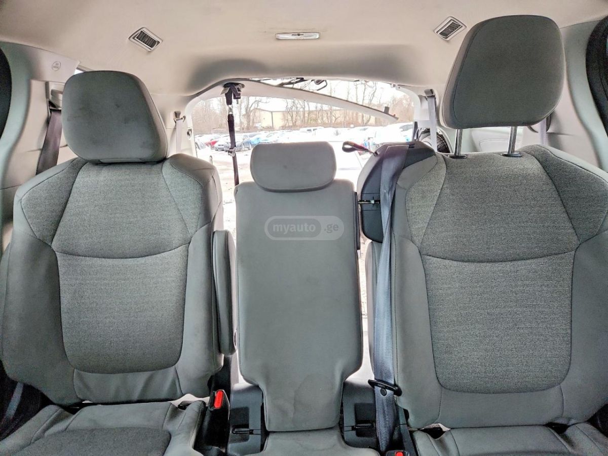 Toyota Sienna 2024 — миниатюра 10