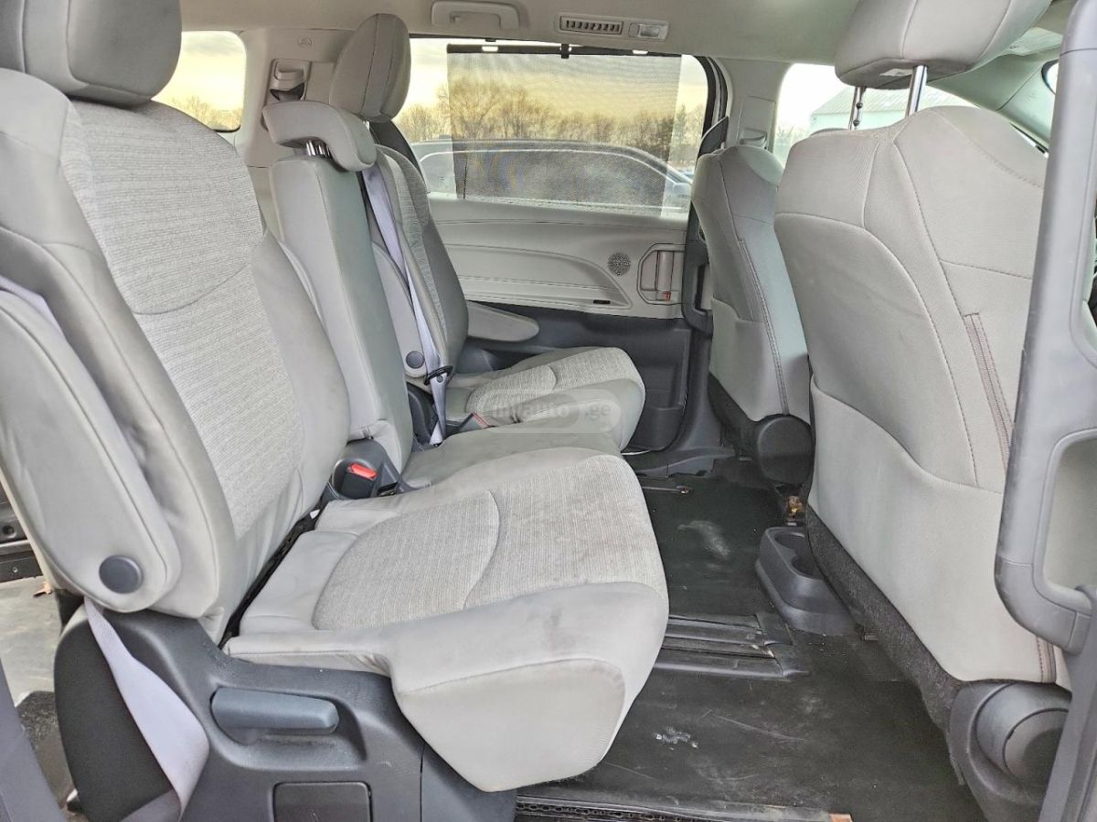 Toyota Sienna 2024 — миниатюра 11