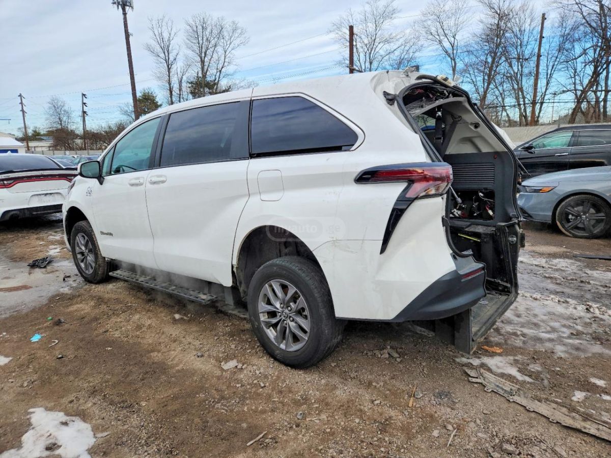 Toyota Sienna 2024 — миниатюра 2