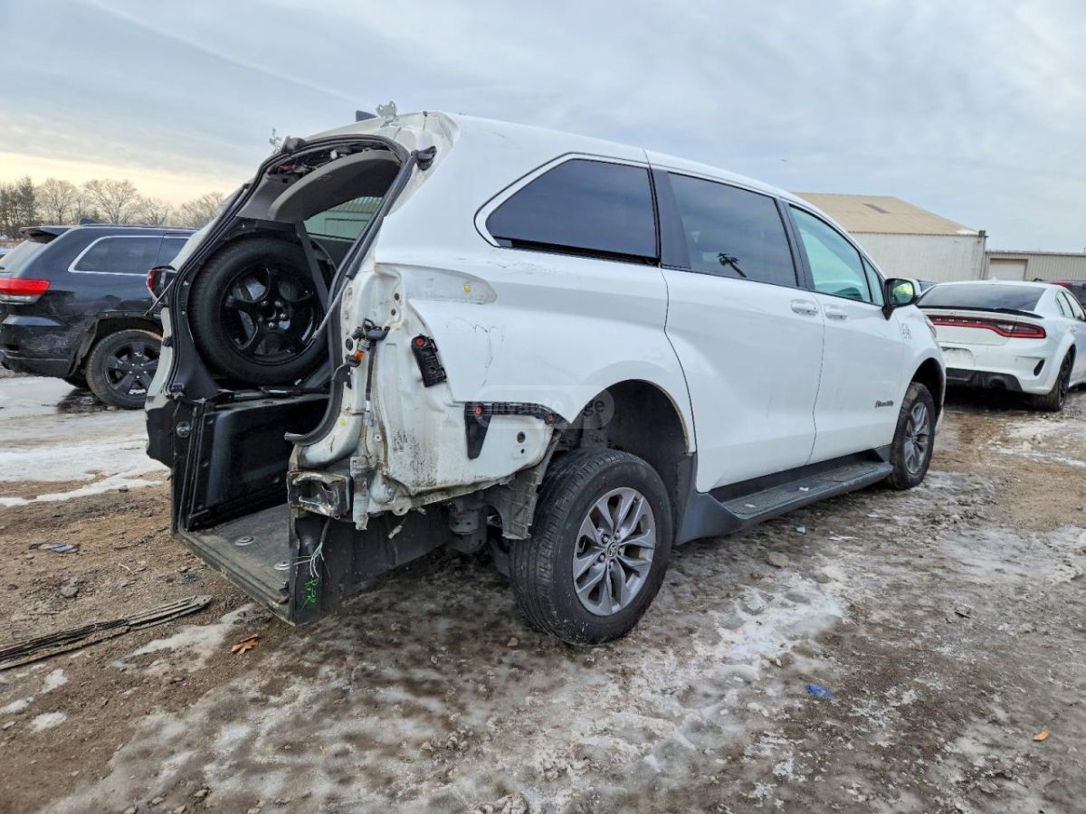 Toyota Sienna 2024 — миниатюра 3