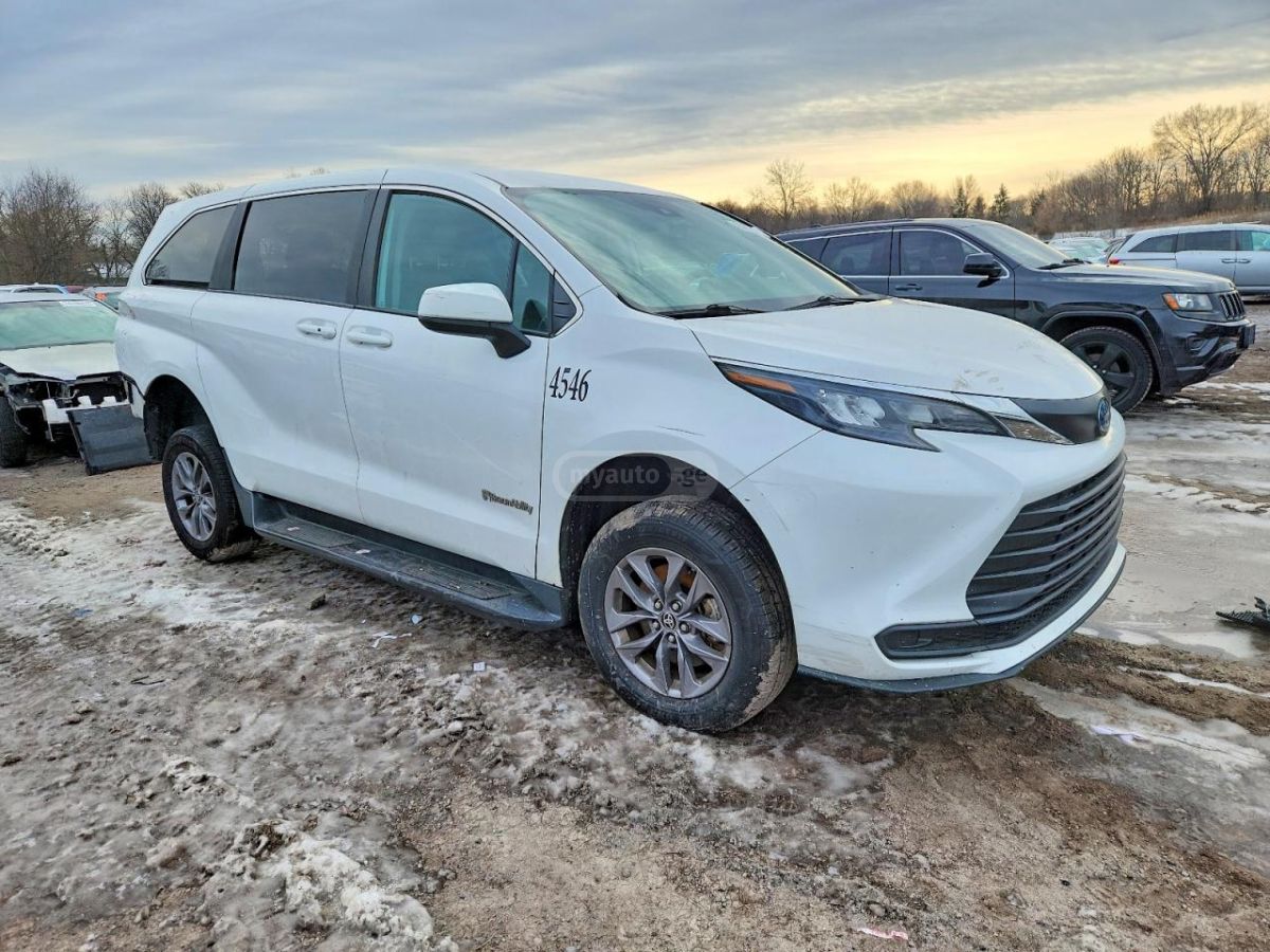 Toyota Sienna 2024 — миниатюра 4