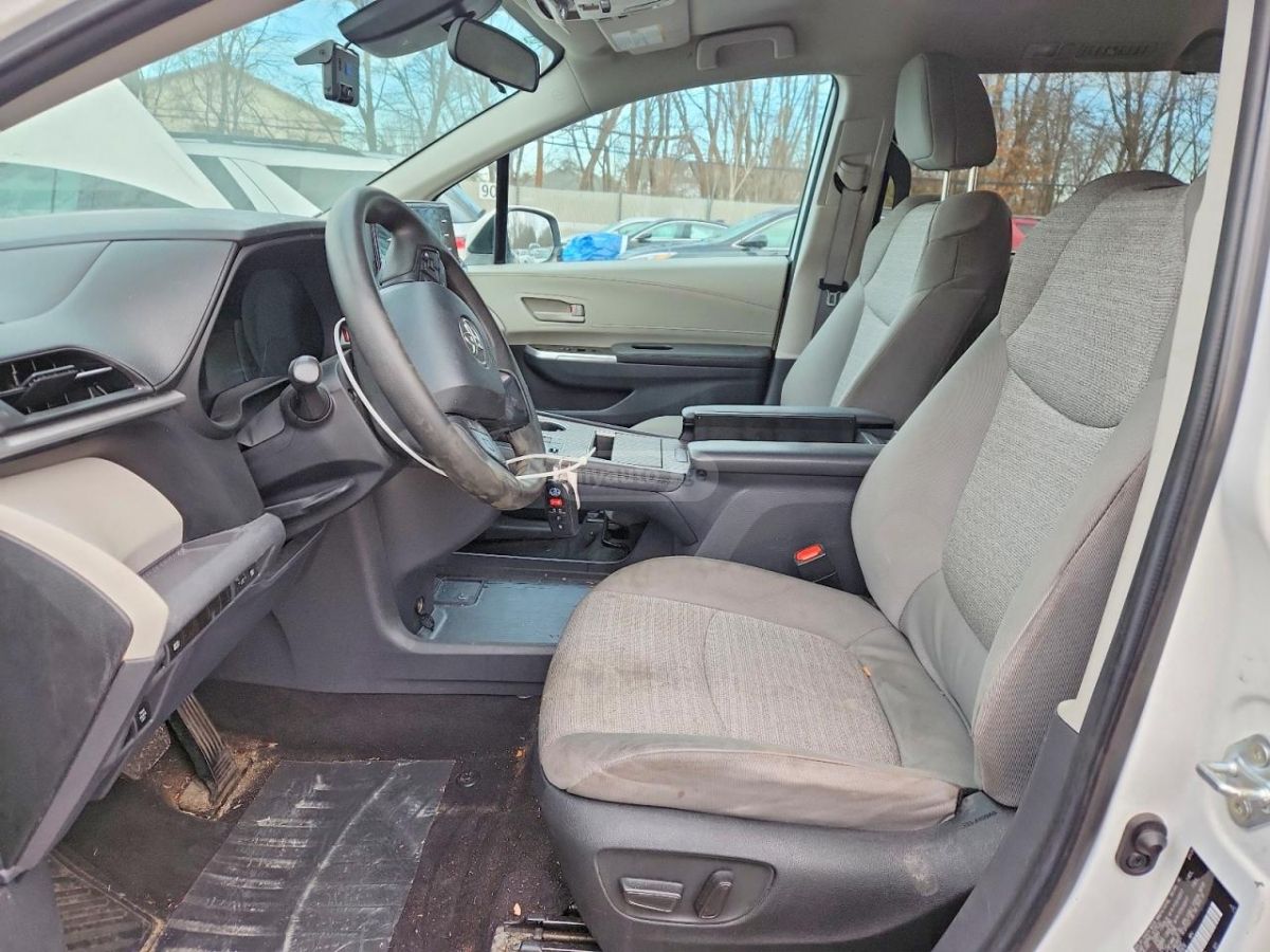 Toyota Sienna 2024 — миниатюра 7