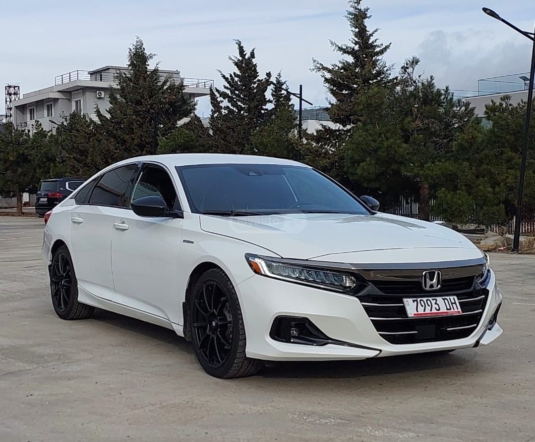 Toyota Camry - фото 1