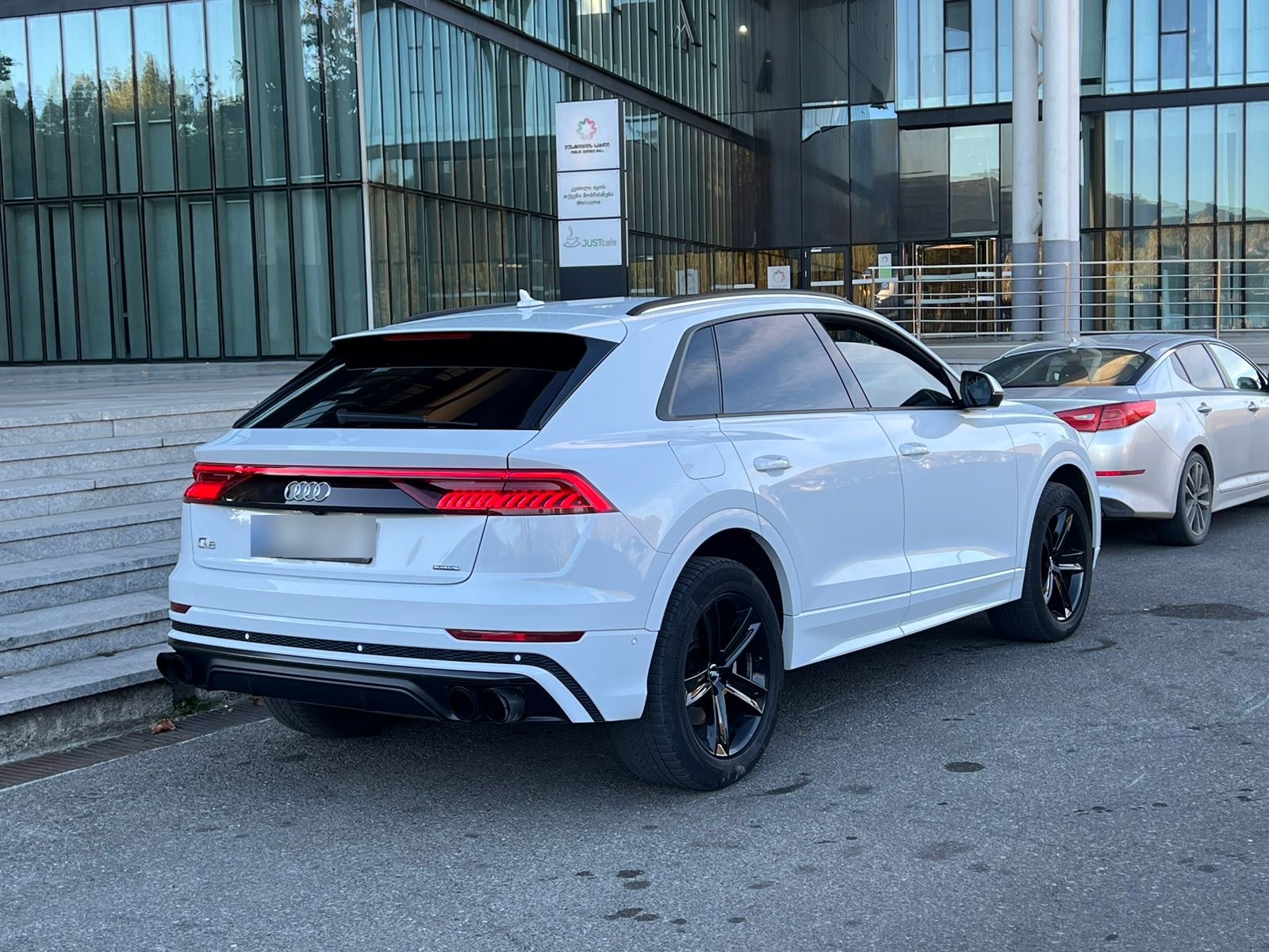 Audi Q8 - фото 4