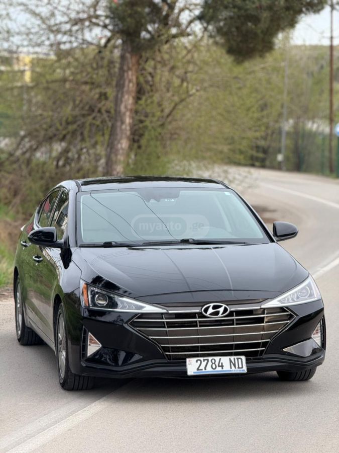 Hyundai Elantra - фото 1