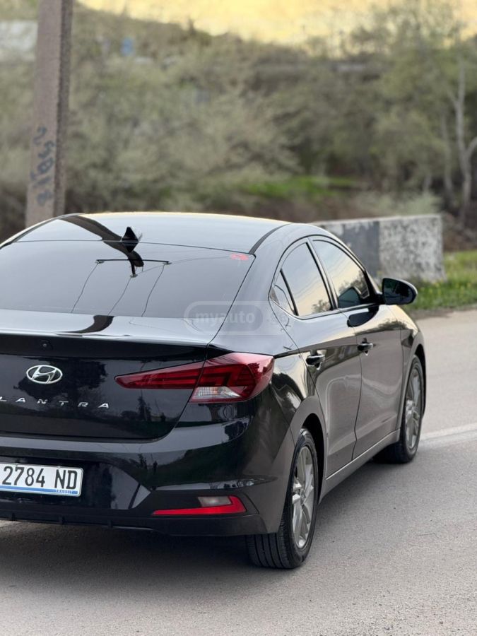 Hyundai Elantra - фото 3