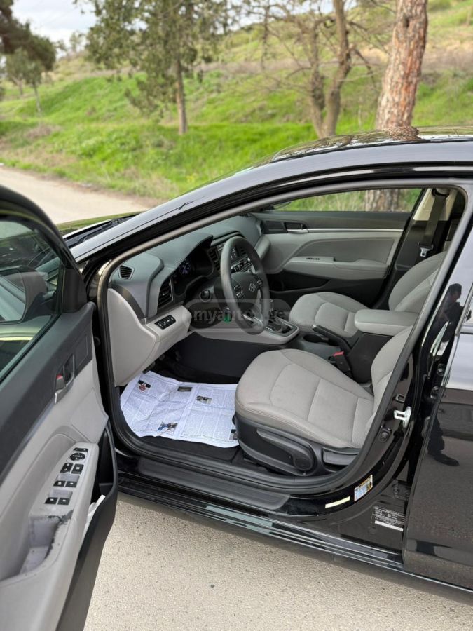 Hyundai Elantra - фото 5