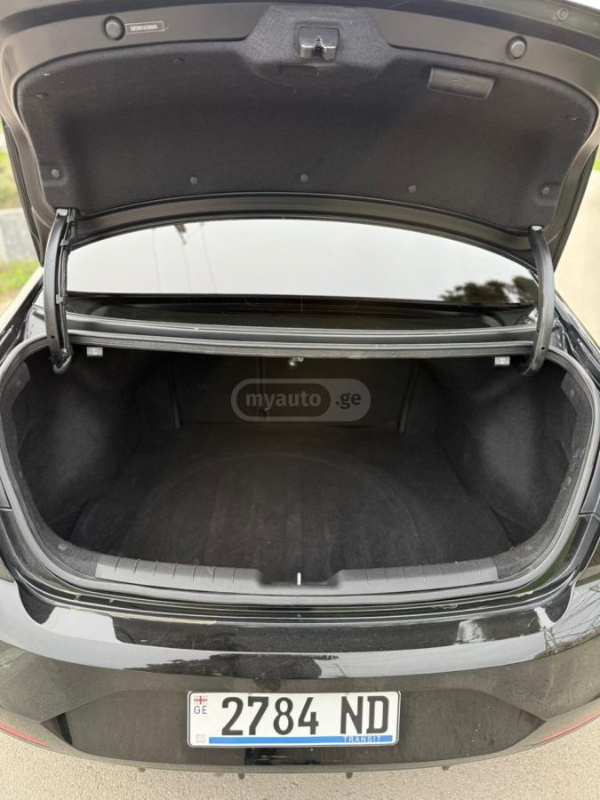 Hyundai Elantra - фото 8