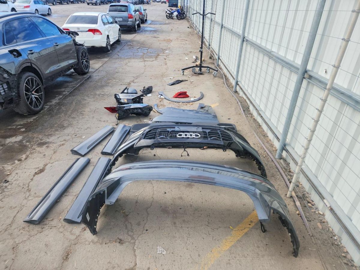 Audi Q8 - фото 7