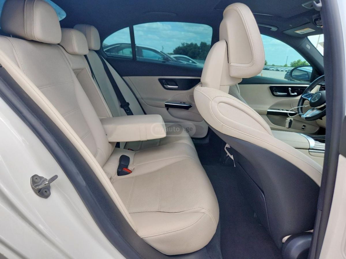 Mercedes-Benz C 300 2023 — миниатюра 9