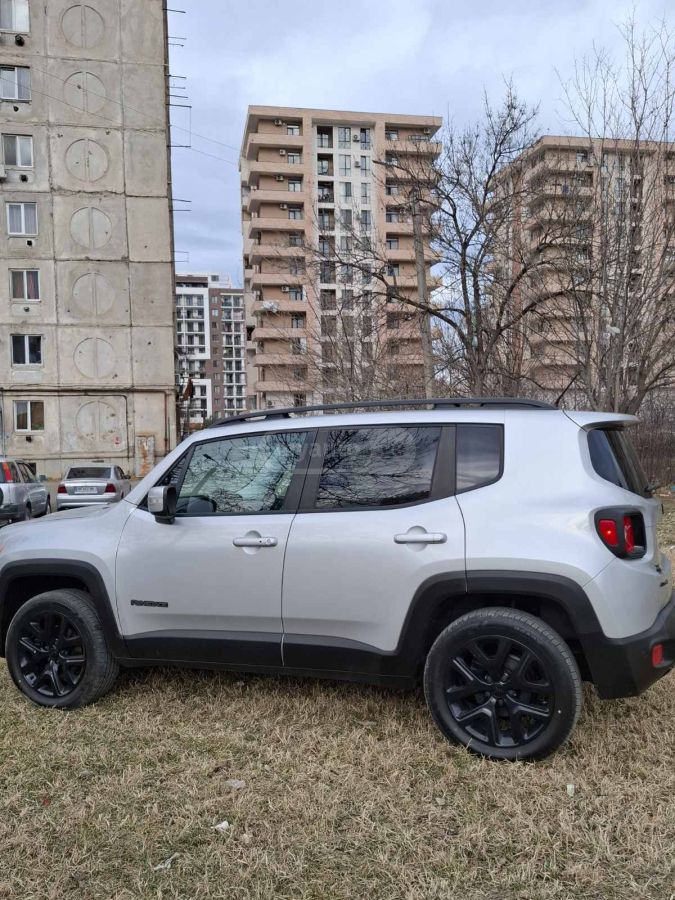 Jeep Renegade - фото 2