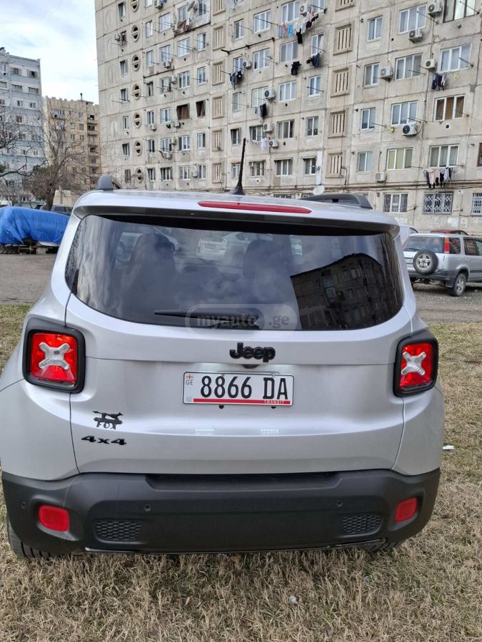 Jeep Renegade - фото 3