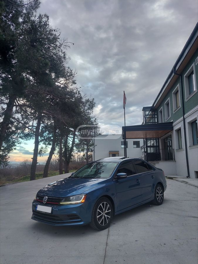 Volkswagen Jetta - фото 1