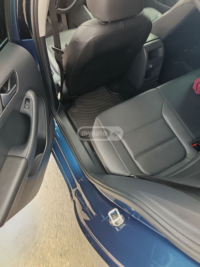 Volkswagen Jetta - фото 11