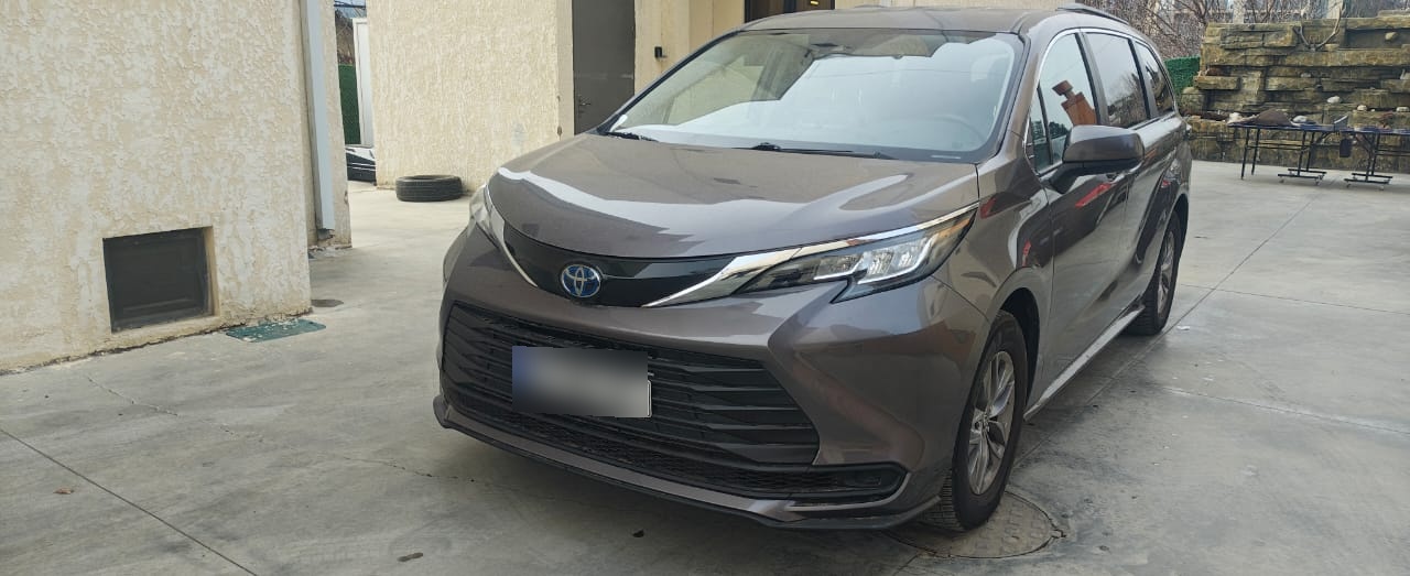 Toyota LE 8 Passenger 4dr All-Wheel D — миниатюра 5