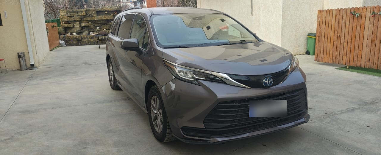 Toyota LE 8 Passenger 4dr All-Wheel D — миниатюра 6