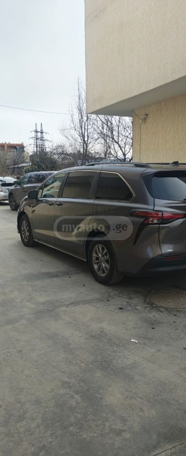 Toyota LE 8 Passenger 4dr All-Wheel D — миниатюра 9