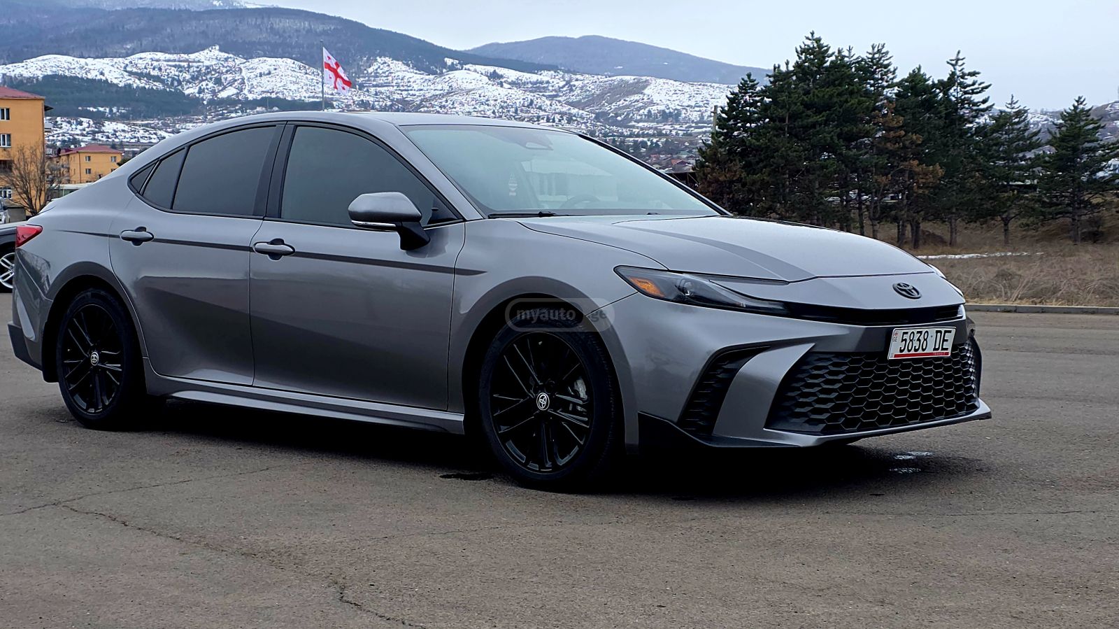 Toyota Camry - фото 1
