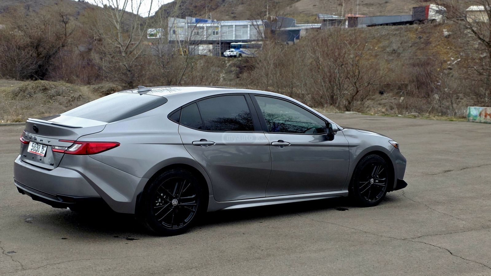 Toyota Camry - фото 2