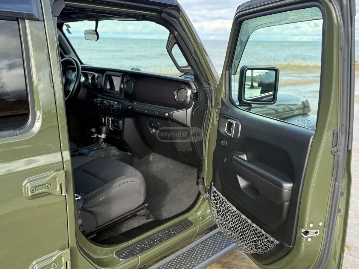 Jeep Wrangler - фото 10