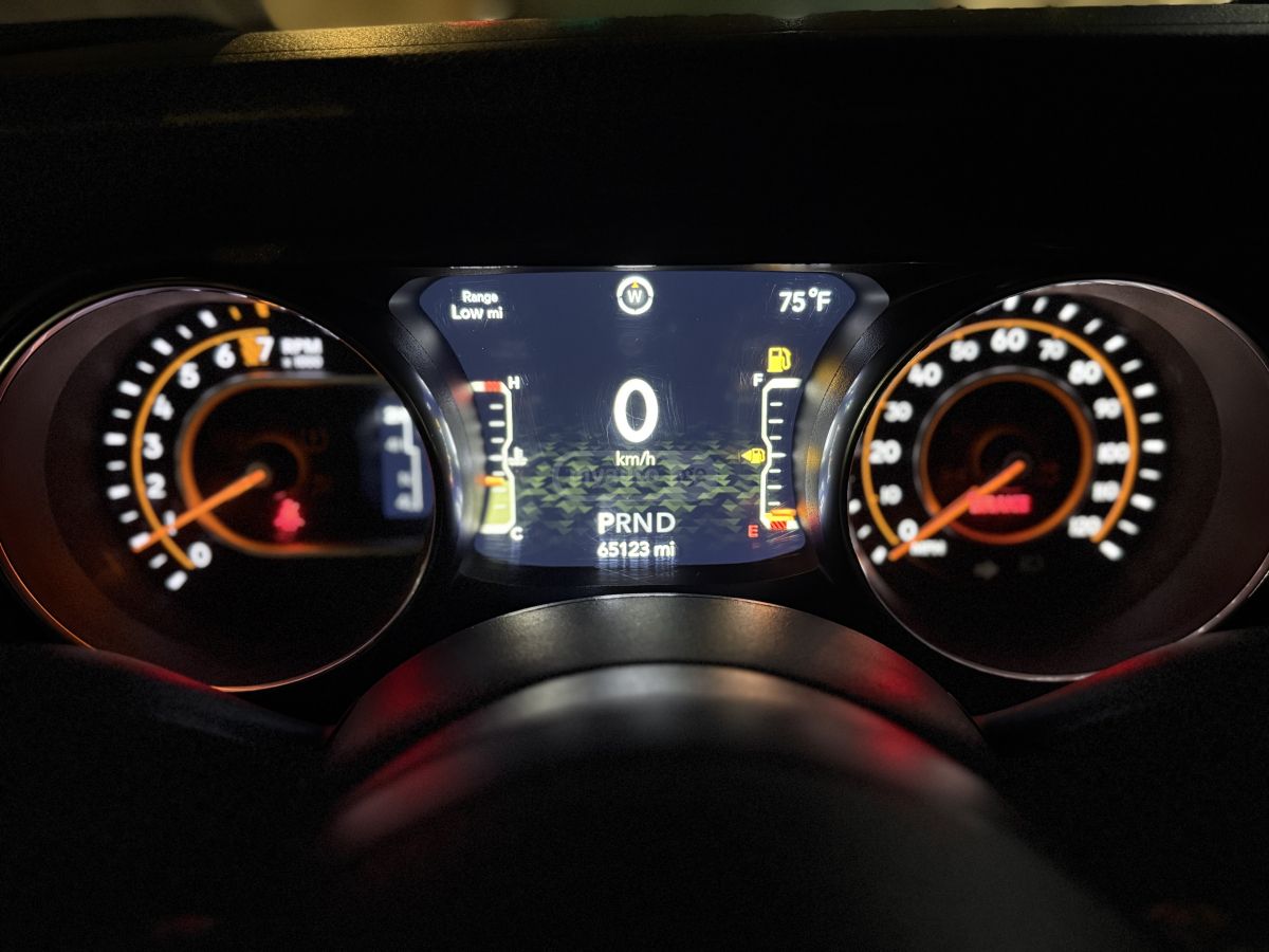 Jeep Wrangler - фото 14