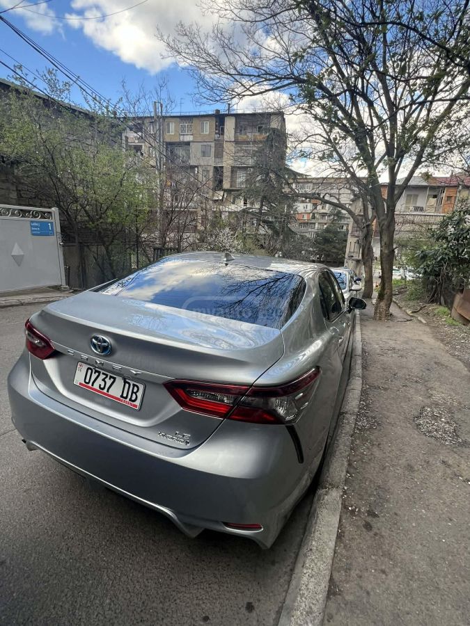 Toyota Camry - фото 2