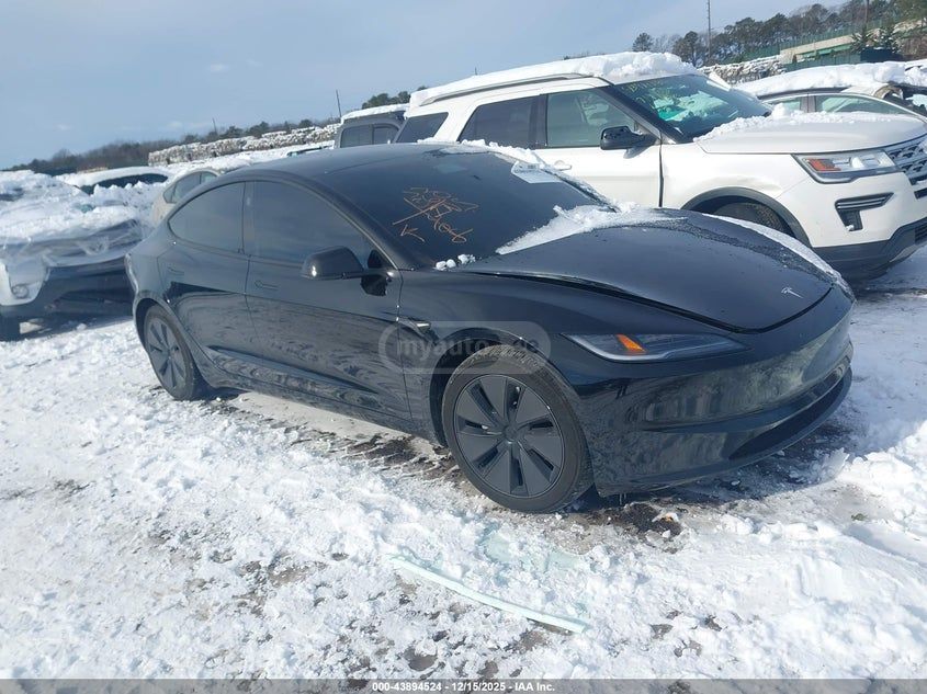 Tesla Model 3 - фото 1