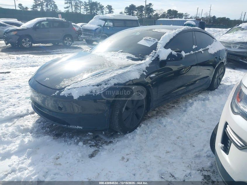 Tesla Model 3 - фото 2