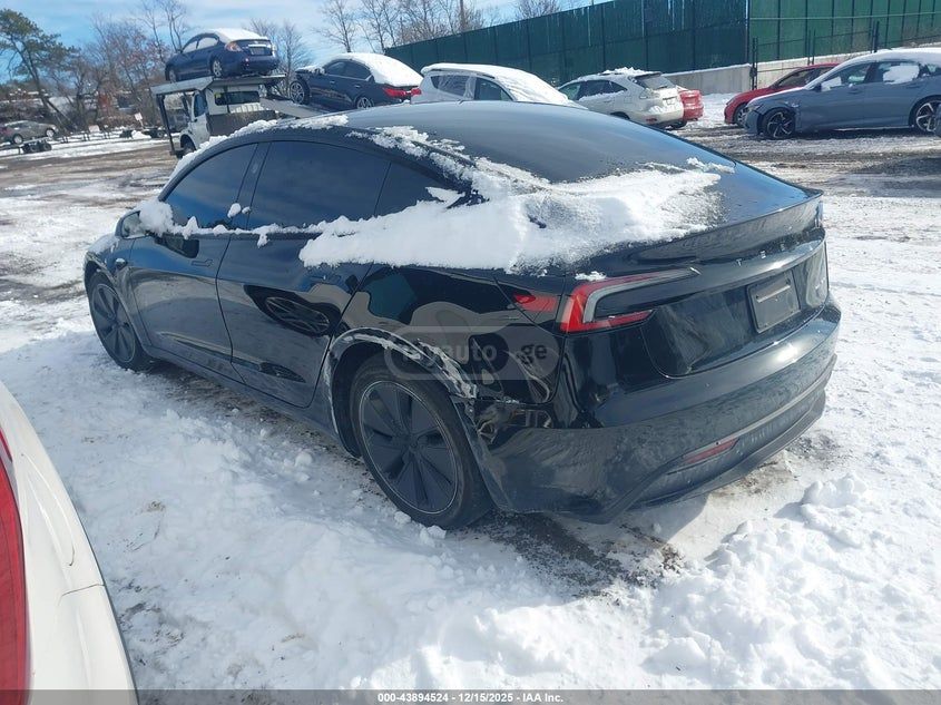 Tesla Model 3 - фото 3